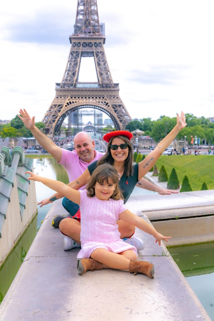 Family photoshoot in Paris
